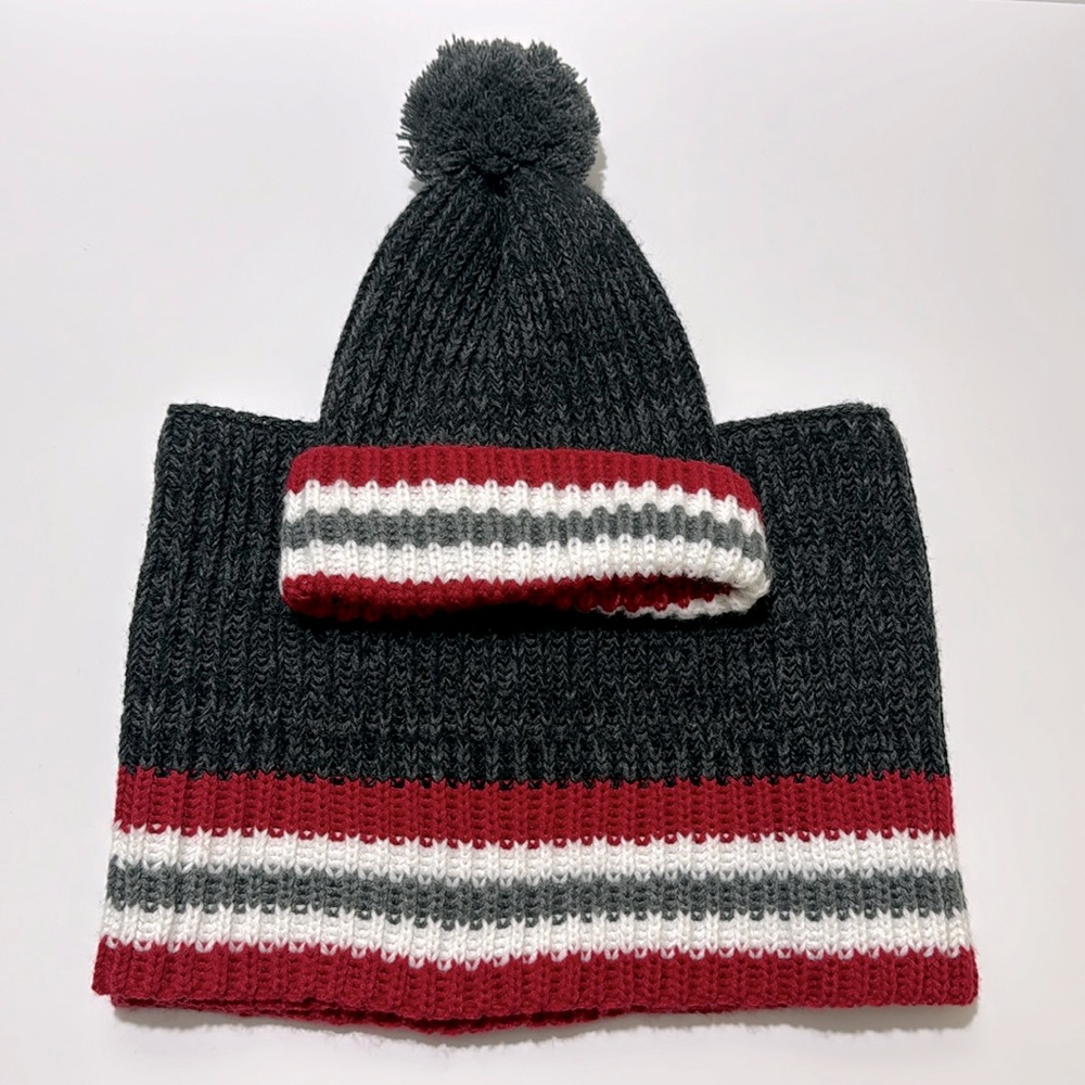 NWOT Steve Madden Gray Hat & Infinity Scarf Set